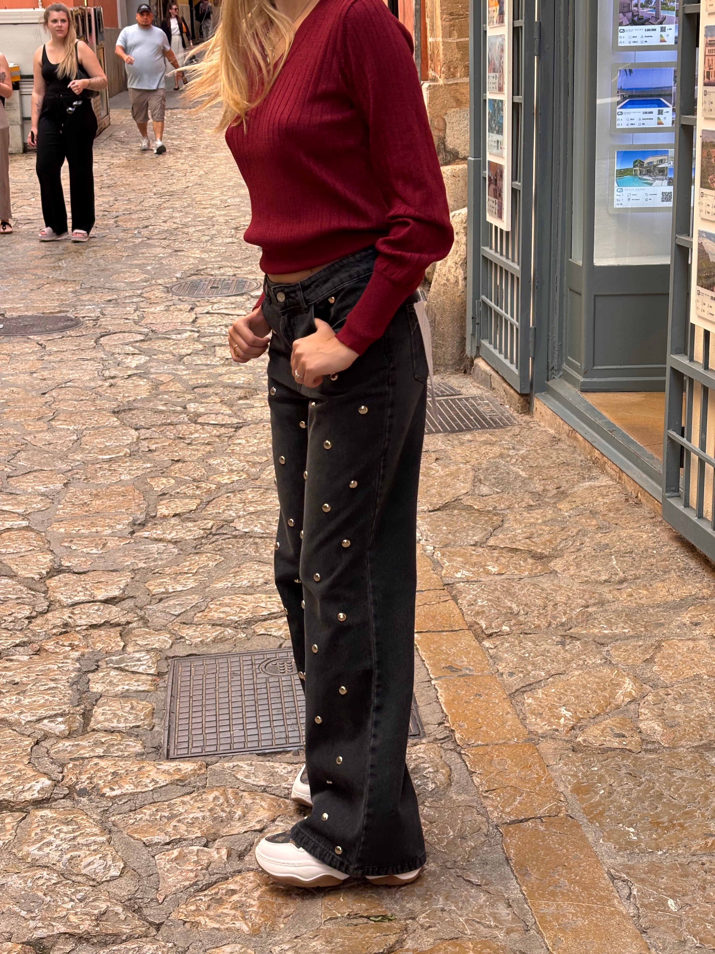 Vaquero Black Straight Flare Metal Studs