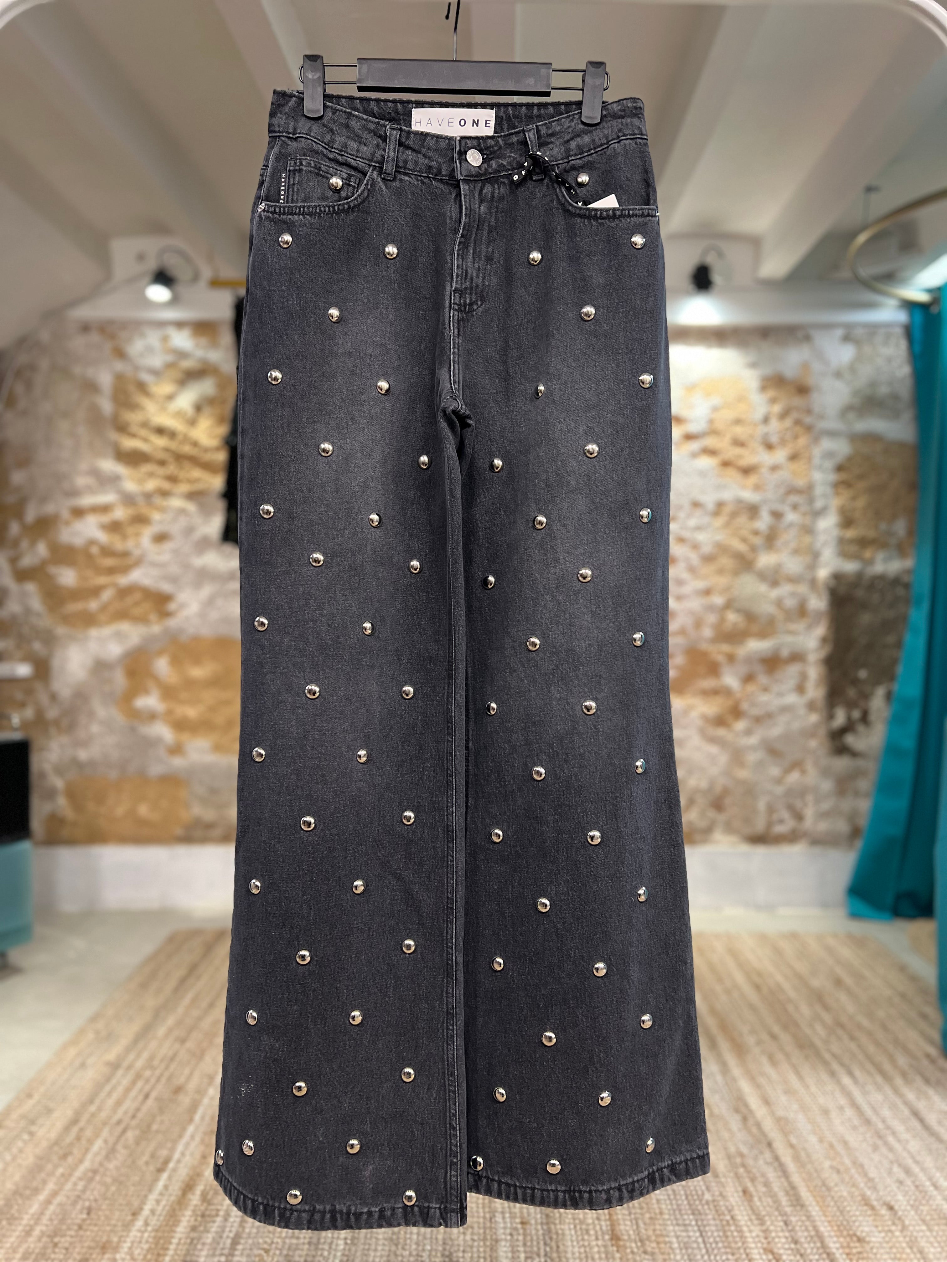 Vaquero Black Straight Flare Metal Studs