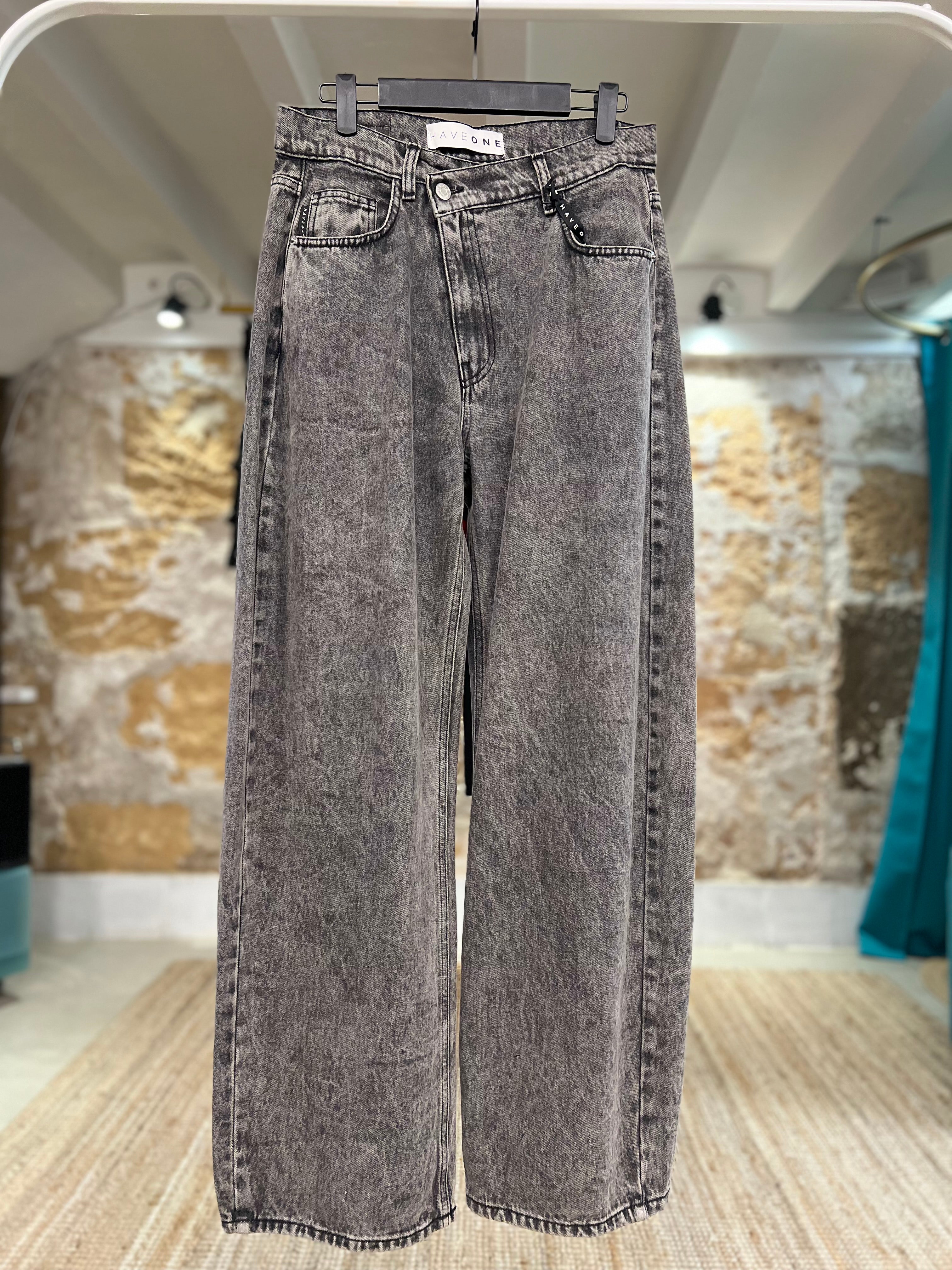 Vaquero Botón Trasv Gris