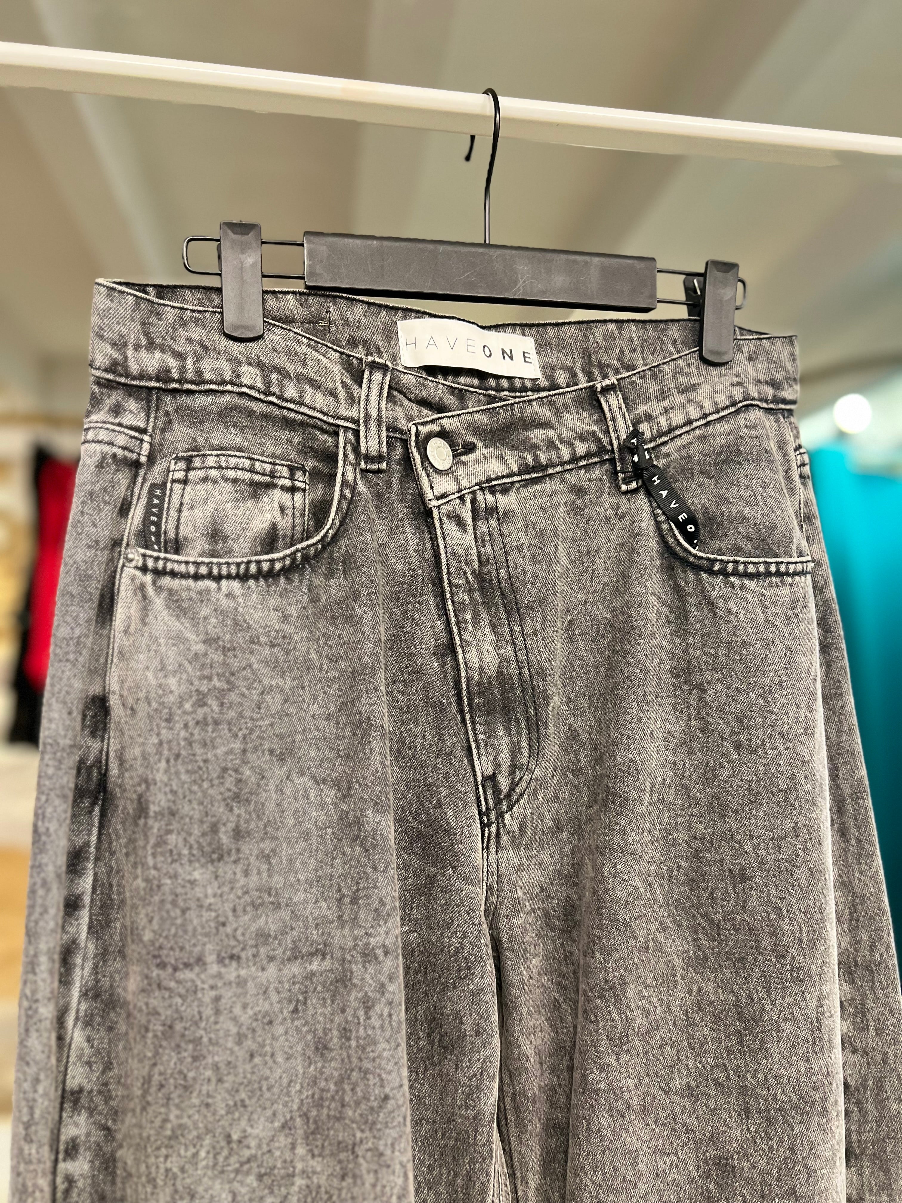 Vaquero Botón Trasv Gris